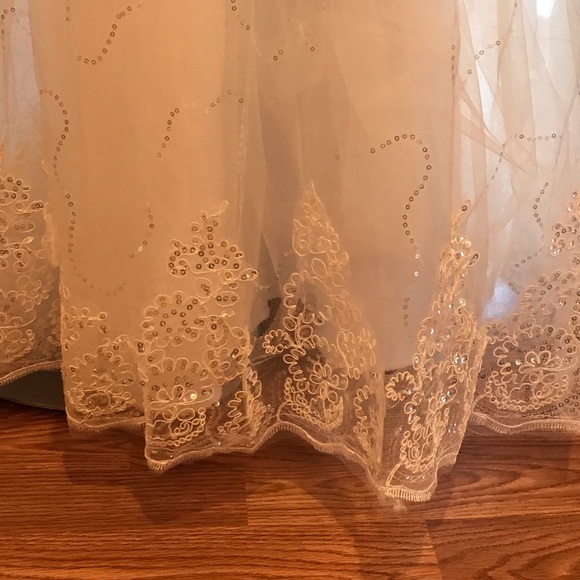 WEDDING DRESS - Picture 7 of 8